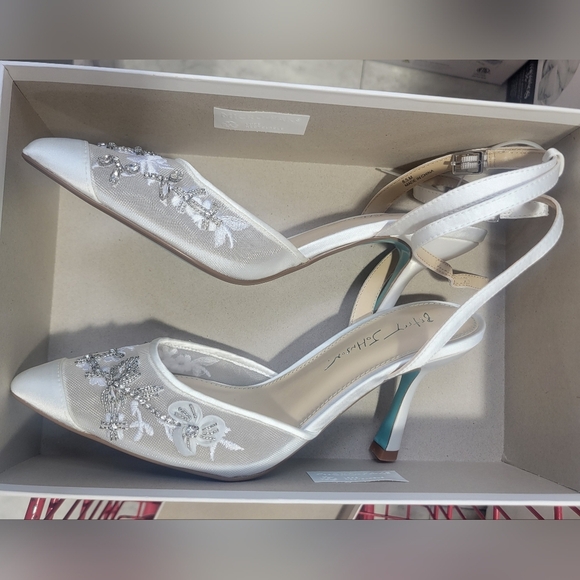 Betsey Johnson Something Blue Collection Micki Satin Wedding Pumps NIB Bridal - Picture 5 of 10